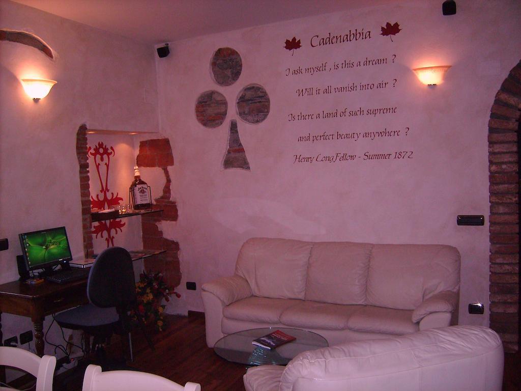 Charming Glicine And Azalea House Art And Colour With Lakeview Cadenabbia Pokój zdjęcie